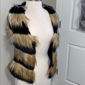 Dolce Cabo striped Faux Fur Vest‎ EUC size Small